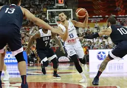 集结日法兰克福调整名单以备CBA季后赛；完成体检环节打磨；态度坚定；数据趋势出现新变化